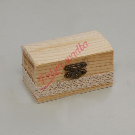 Drevená krabička na obrúčky s čipkou